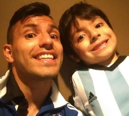 En el mundial de los selfies, nadie como Kun Agüero
