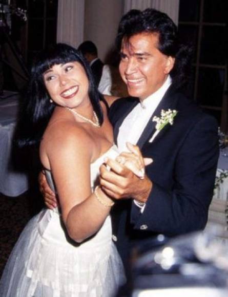 Debido al éxito de su carrera El Puma se mudó a Miami. En el norte se debilitó el matrimonio que concluyó el 1° de julio de 1986, con la firma del divorcio más mediático en los anales del medio artístico nacional.