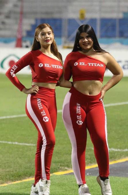 Las chicas engalanaron en la previa de la semifinal entre Motagua y Marathón. 