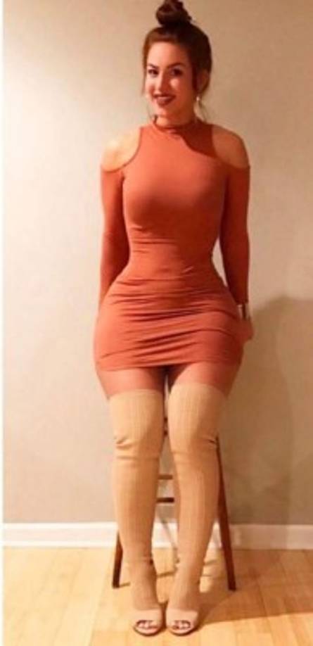 Sus hermosas y tonificadas piernas son sus mayores atractivos.