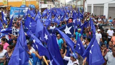 Marcha Nacionalistas en apoyo a reelecciÃ3n Juan Orlando HernÃ¡ndez en la capital