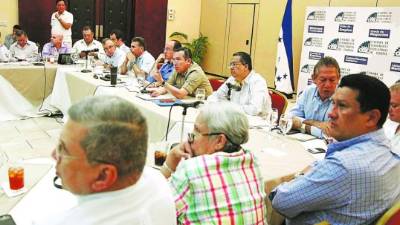 Diferentes sectores económicos estuvieron representados en la disertación con el Gobierno. Foto: Wendell Escoto