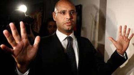 Saif al-Islam Gadafi anunció sus aspiraciones a la presidencia de Libia.//