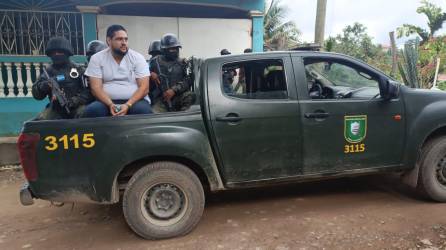 El detenido en una patrulla de la Policía Militar en San Luis, Santa Bárbara.