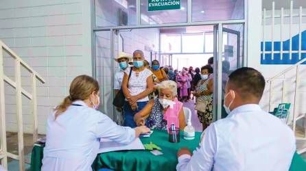 Primera Feria del Adulto Mayor reúne a más de 200 abuelos en San Pedro Sula