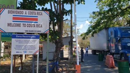 Rastra ingresando a Costa Rica a través de una frontera terrestre.