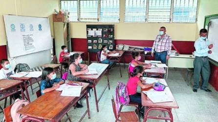 En Copán, algunos centros educativos están atendiendo a los alumnos bajo normas de bioseguridad desde que comenzó el año escolar 2021.
