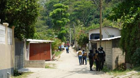 Agentes de la Dipampco fueron atacados a disparos por supuestos pandilleros en Choloma (Honduras).