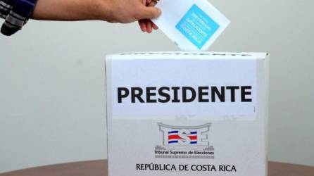 En Costa Rica, para ganar en primera vuelta es necesario obtener al menos el 40 % de los votos válidos.