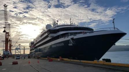 Es la segunda vez este hotel flotante llega a Honduras, la primera ocasión que llegó fue el 12 de enero del presente año cuando ingresó al puerto con unos 97 pasajeros.