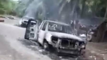 Dos vehículo fueron quemados en el conflicto.