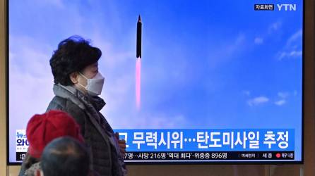 El lanzamiento norcoreano ocurre tras la llegada de un submarino estadounidense a Corea del Sur.