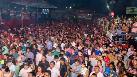 Son miles de personas las que disfruten del Carnaval de La Ceiba cada año.