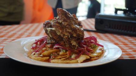 La chef Katerine Enamorado preparó de forma practica el pollo chuco.