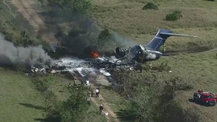 Todos los pasajeros lograron salir por su propia cuenta de la aeronave antes de que esta se incendiara.
