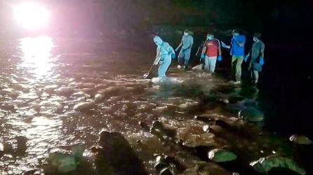 <b><span class=mln_uppercase_mln>Hallazgo.</span></b> Los cuerpos fueron recuperados en aguas del río Tiste.