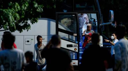 Más de 60 mil migrantes han sido enviados en autobuses desde Texas a varios estados demócratas.
