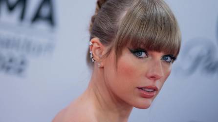 La cantante estadounidense Taylor Swift planea demandar por el uso de su imagen.