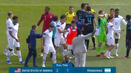 Honduras sufrió este jueves una amarga derrota in extremis de 2-1 ante Estados Unidos por la jornada 2 de los Juegos Panamericanos. El partido terminó con una lamentable pelea.