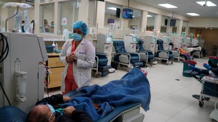 <b><span class=mln_uppercase_mln>Servicio.</span></b> Al menos 200 pacientes renales reciben tratamiento en el IHSS de San Pedro Sula.