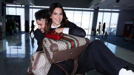 Recientemente, el cantante Bad Bunny declaró que no hablaría de si tiene o no una relación con la modelo Kendall Jenner, sin embargo la cuenta oficial de Gucci publicó imágenes de ambos como protagonistas de la nueva campaña de la línea Valigeria..