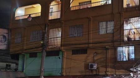 Hotel del barrio Medina de San Pedro Sula, donde se encontró el cuerpo sin vida de un hombre, que murió de un aparente paro cardíaco.