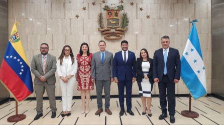 Diplomáticos hondureños se reunieron con sus homólogos venezolanos en Caracas.