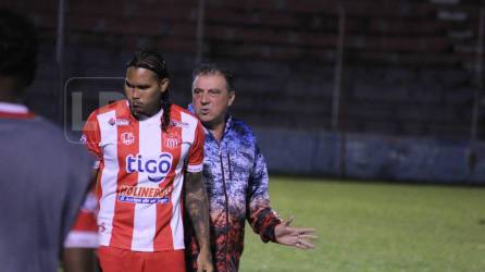 El mexicano Carlos “Gullit” Peña por fin pudo debutar en el fútbol hondureño aunque no fue lo que esperaba. El azteca vio acción en la goleada 3-0 sufrida por el Vida a manos del Motagua.