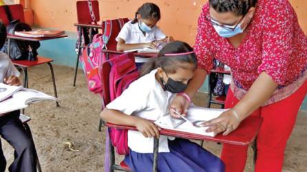 Según Educación, la educación pública hondureña lleva años de retraso.