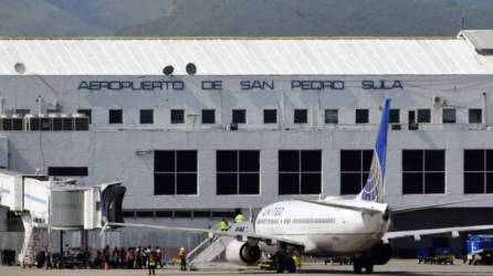 En La Lima, donde se ubica el aeropuerto Ramón Villeda Morales, ayer se emitió una alerta de evacuación por amenaza de inundaciones, pero este viernes el nivel del caudal del río Chamelecón, que surca la ciudad, disminuyó considerablemente.