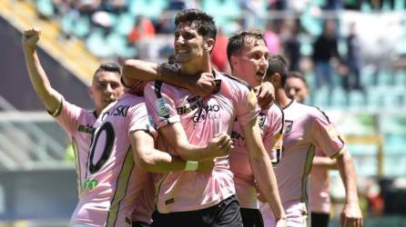 El fin de una era. El Palermo, equipo histórico de Italia, fue declarado en quiebra por lo que se hizo oficial su desaparición como club. Te presentamos lo que originó la crisis del equipo, los grandes futbolistas que tuvo en sus filas, incluyendo a un hondureño.