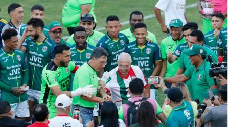 Manuel Keosseián llegó a Honduras y fue agasajado por la plantilla, cuerpo técnico y jugadores del Marathón.