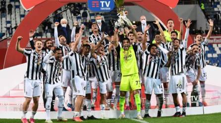 La Juventus le ganó al Atalanta en la final de la Copa Italia y levantó el título. Foto AFP