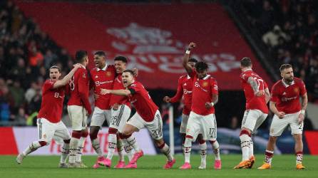 Manchester United avanza con sufrimiento a la final de FA Cup