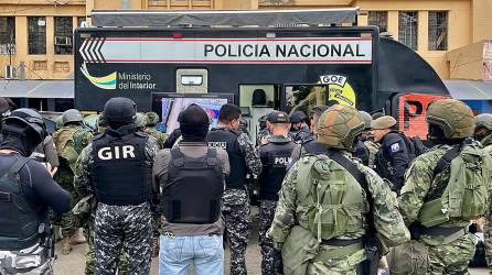 Las fuerzas de seguridad de Ecuador se desplegaron este miércoles tras una oleada de violencia que dejó al menos seis personas muertas.