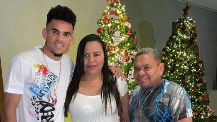 Los padres del futbolista colombiano Luis Díaz, delantero del club inglés Liverpool y de la selección nacional, fueron secuestrados por desconocidos la tarde de este sábado 28 de octubre.