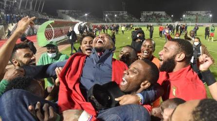 Camerún festejó por todo lo alto el pase al Mundial de Qatar 2022. Foto AFP.