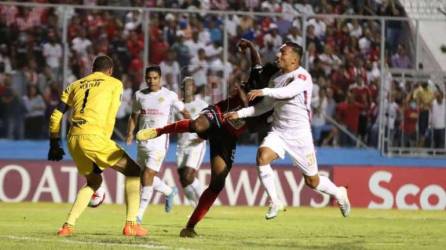 Olimpia venció 3-2 al Alajuelense en la final de ida realizada en Tegucigalpa.