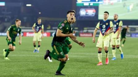 El chileno Felipe Mora corre a celebrar su gol de penal que dio el empate al Portland Timbers contra el América en la Concachampions.