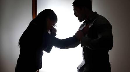 Más de 235 mil mujeres y cerca de 20 mil hombres denunciaron sufrir violencia doméstica por parte de sus parejas en los últimos diez año, pero las denuncias en la fiscalía y los juzgados han ido disminuyendo por la falta de medidas que les garantice su seguridad.