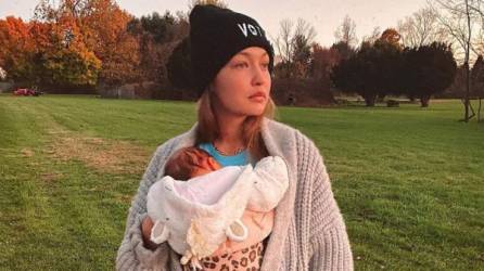 Gigi Hadid ha compartido varias fotos con su bebita, pero aún no muestra su rostro.