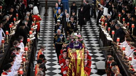Más de 2,000 invitados, entre líderes mundiales y reyes de otras naciones, asistieron al funeral de Isabel II.