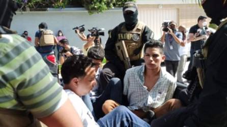 Unce supuestos miembros de la banda criminal “Los Berrios” fueron capturados este miércoles durante allanamientos en la colonia Modelo de Tegucigalpa.