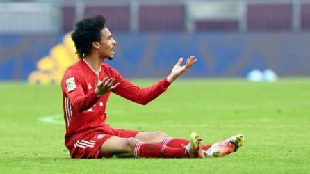 Leroy Sané, reclamando una falta en el duelo contra el Unión Berlín. Foto AFP