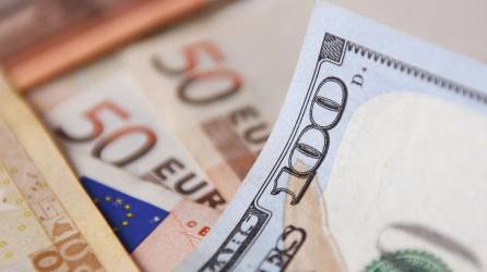 El euro se cambia a 0,9988 dólares, frente a los 1,0066 dólares, un récord desde finales de 2002.