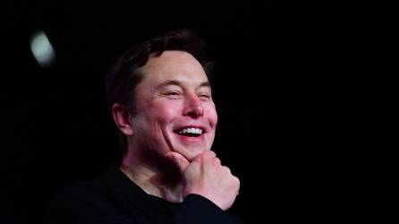 Musk decidió vender un 10 % de las acciones de la compañía después de proponer esa transacción en una encuesta pública a los usuarios de Twitter.