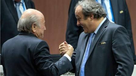 Joseph Blatter y Michel Platini están envueltos en un nuevo escándalo.