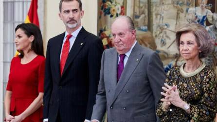 El rey emérito Juan Carlos I, padre del Felipe VI, está siendo acusado de blanqueó de millones de euros.