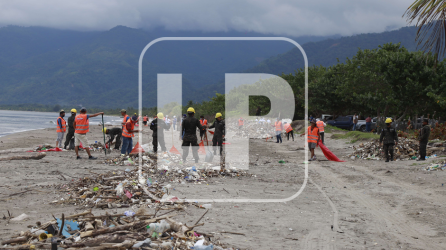 Cuadrillas contratadas por el Gobierno extrajeron toneladas de basura. FOTOS: FRANKLYN MuñOZ.
