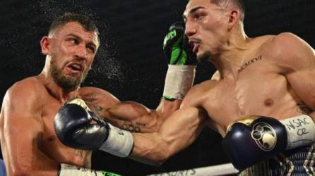 El hondureño y el ucraniano Vasyl Lomachenko soportaron los 12 rounds, y el hijo de padres catrachos ganó con registro de los jueces 116-112, 119-109 y 117-111.